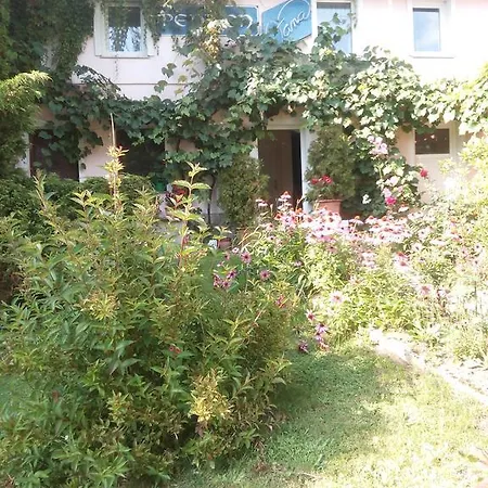 Jana Guest house